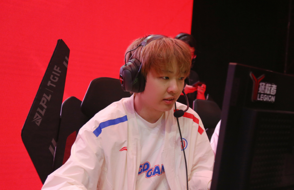 竞技宝-Rookie连续十五场比赛得分超过高光表现，TL挑战极限！的简单介绍